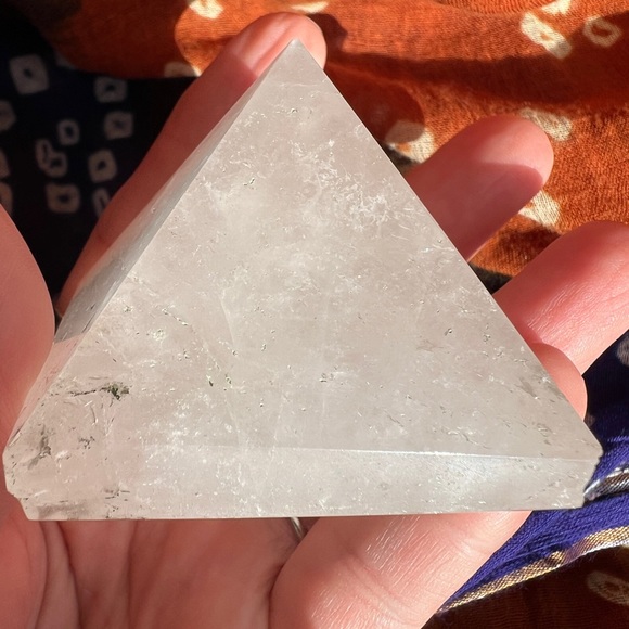 WHITE QUARTZ CRYSTAL PYRAMID - Picture 11 of 13
